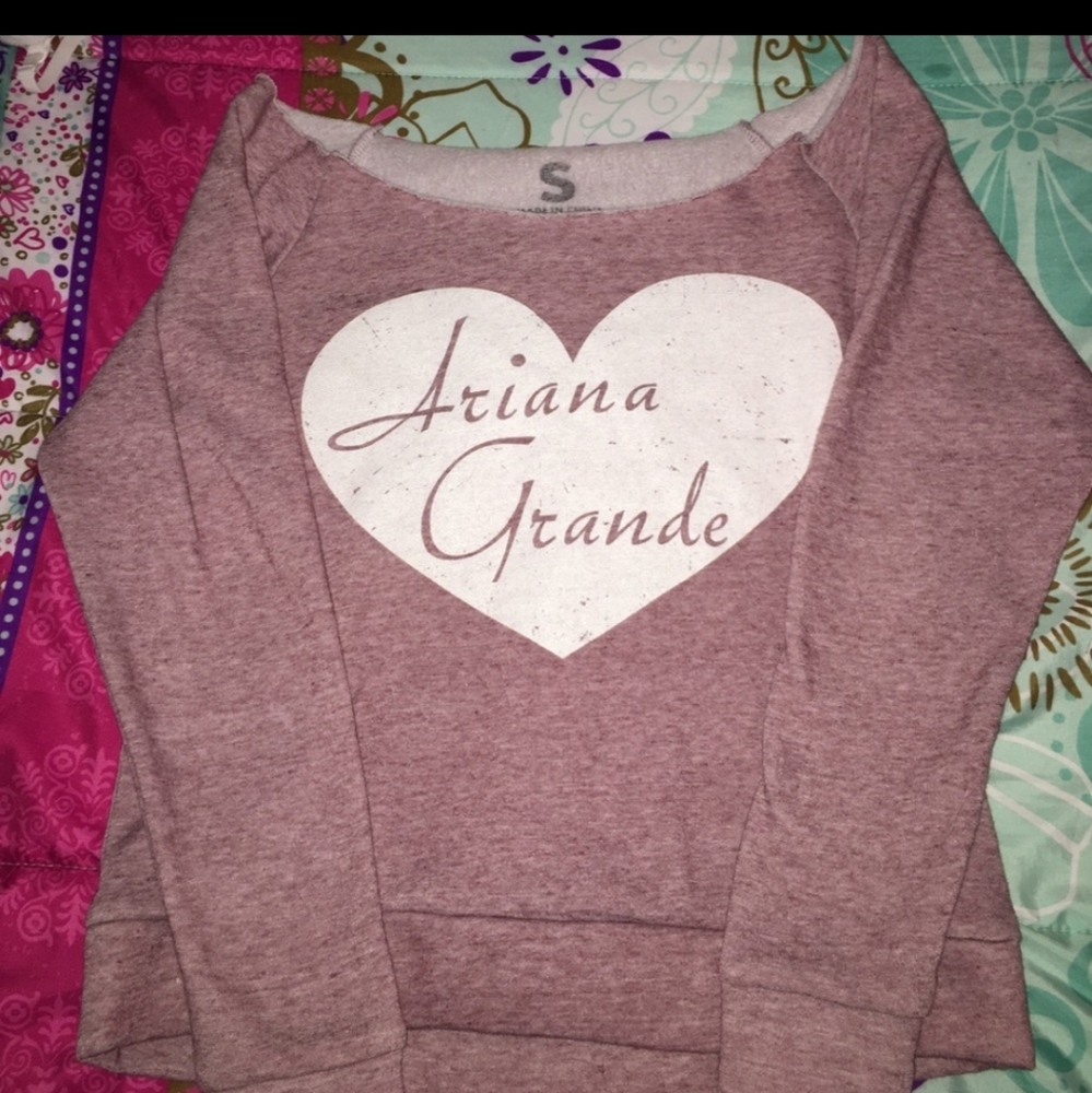ISO Ariana grande rare 2012 merch!